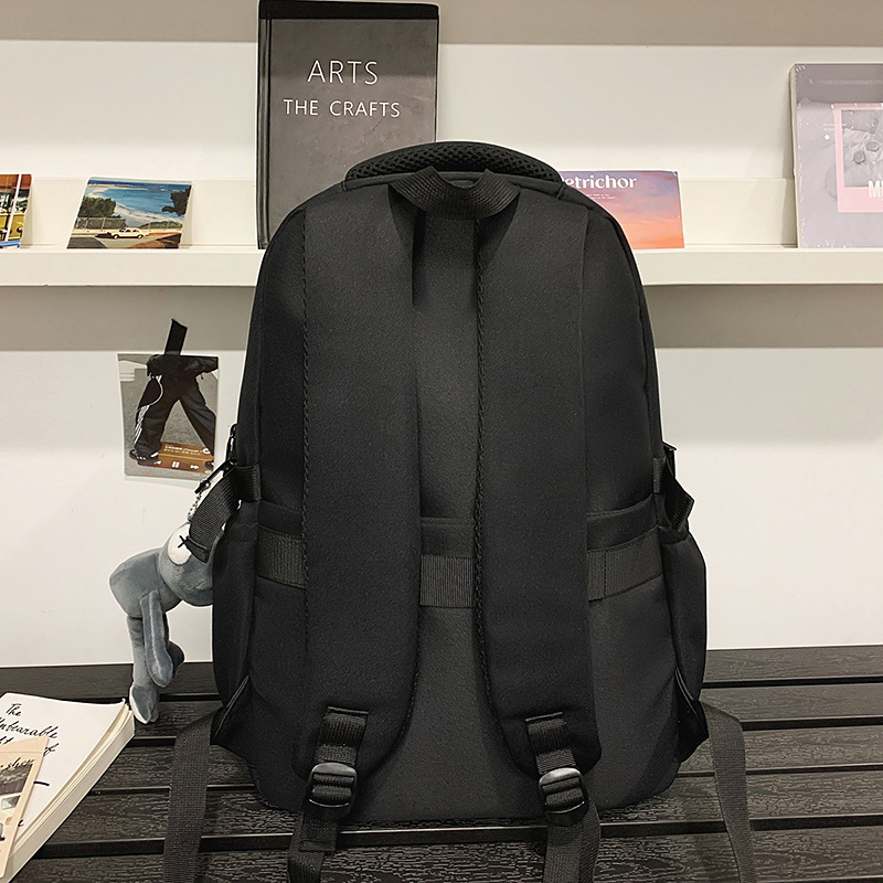 Casual and simple Japanese-style color-blocking backpack, versatile, large-capacity schoolbag for middle and high school students, durable and lightweight backpack for travel Application Scenario