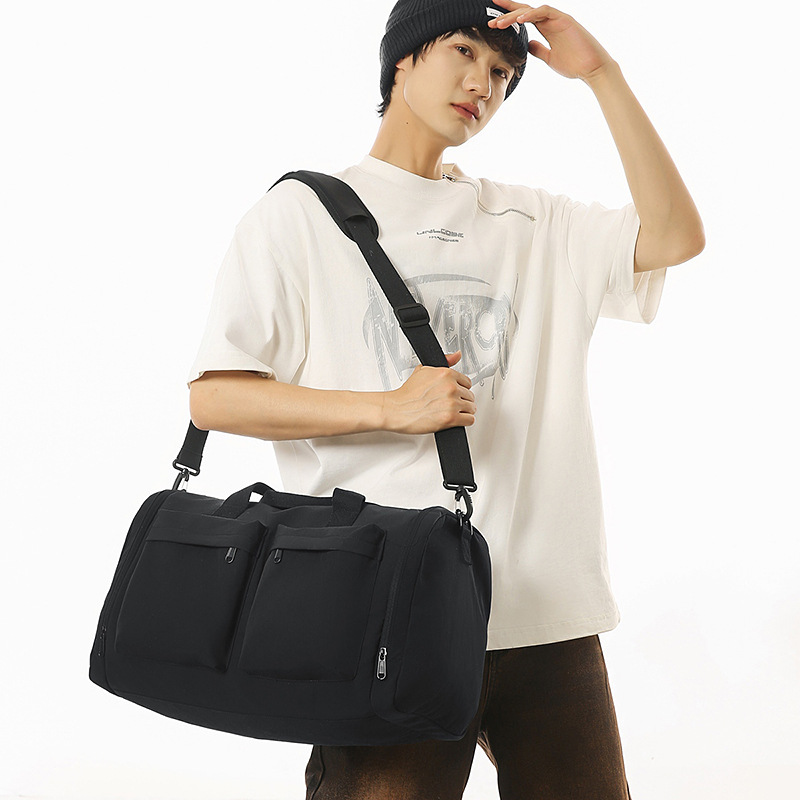 A new high-appeal multi-pocket travel bag for men, casual, simple, lightweight, fashionable and versatile for commuting, with a large capacity crossbody full figure