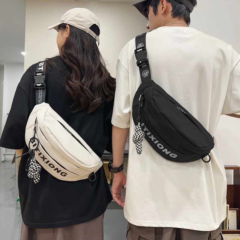 The new Korean version versatile crossbody bag has a high appearance level and a niche design. It is a couple's chest bag and a large-capacity lightweight bag for outdoor cycling details Picture