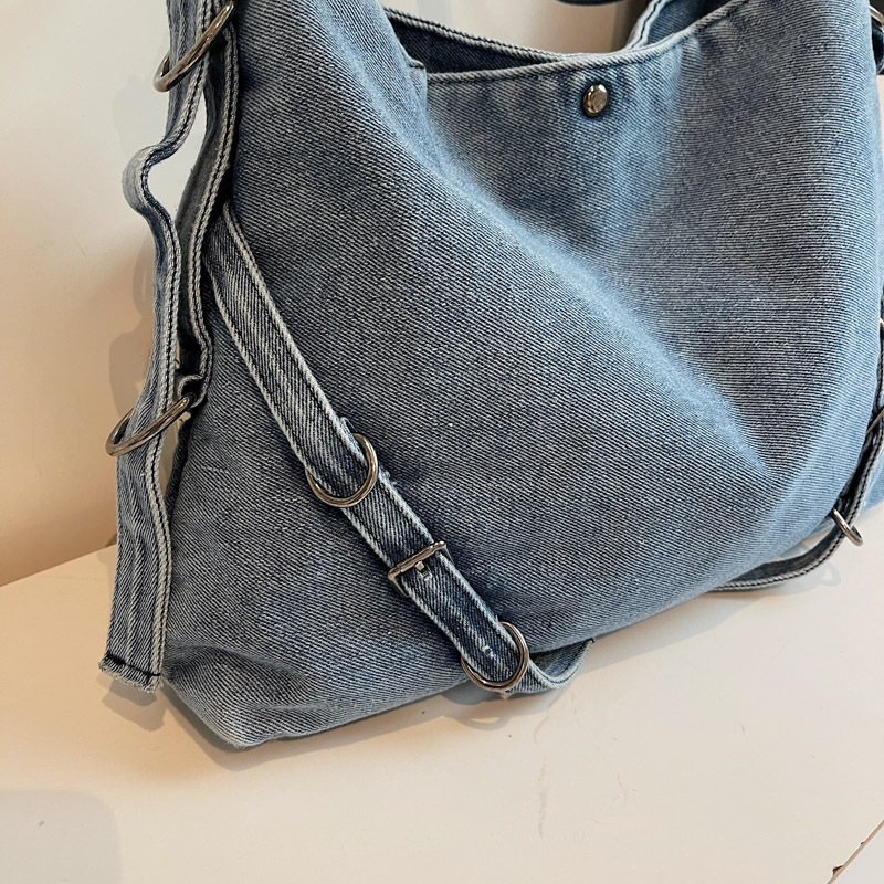 Denim bag for women, large-capacity 2024 new autumn and winter versatile single-shoulder crossbody bag, college student tote bag for class Application Scenario
