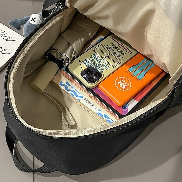 A new high-appearance-level American ins retro, cool and niche design backpack for couples, featuring a lightweight and large-capacity backpack Application Scenario