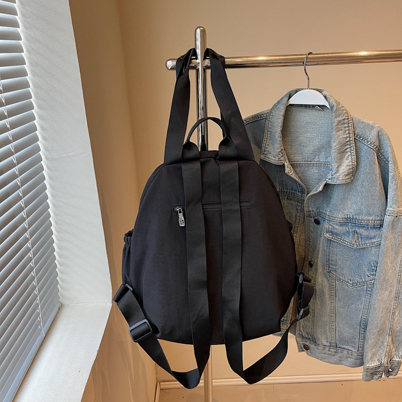 The new foldable backpack for women, a large-capacity travel backpack, a student schoolbag, is lightweight and versatile, and a trendy single-shoulder handbag Application Scenario