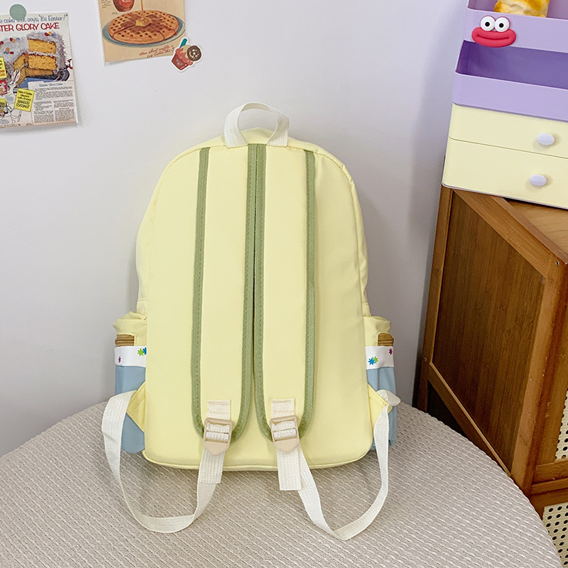 A new Japanese-style ins fresh and sweet backpack for high school and junior high school students. It is simple, lightweight and has a large capacity for commuting Specification drawing