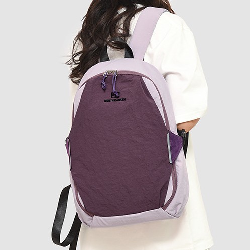 New high-appearance-level forest-themed schoolbag for women, with contrasting colors, casual, simple, lightweight, fashionable and versatile for commuting, large-capacity backpack full figure