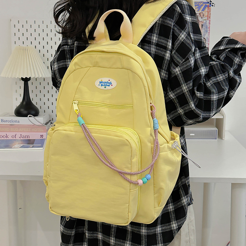 New large-capacity student backpack, a fresh and college-style backpack, a casual student backpack full figure