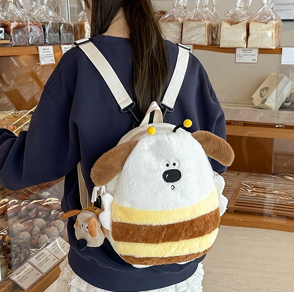 Children's winter fluffy and cute little bee mini backpack, Japanese-style cartoon girl dual-purpose crossbody small schoolbag full figure