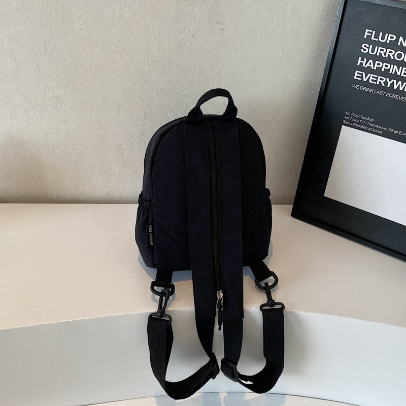 American retro backpack, light and casual chest bag, niche design, solid color, versatile single-shoulder bag, commuting and travel backpack Application Scenario