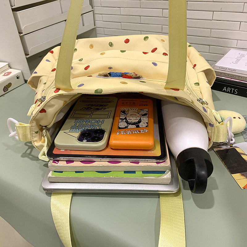 A new high-appeal, fresh and cute printed backpack for students, a casual, simple, lightweight and versatile large-capacity crossbody bag Application Scenario
