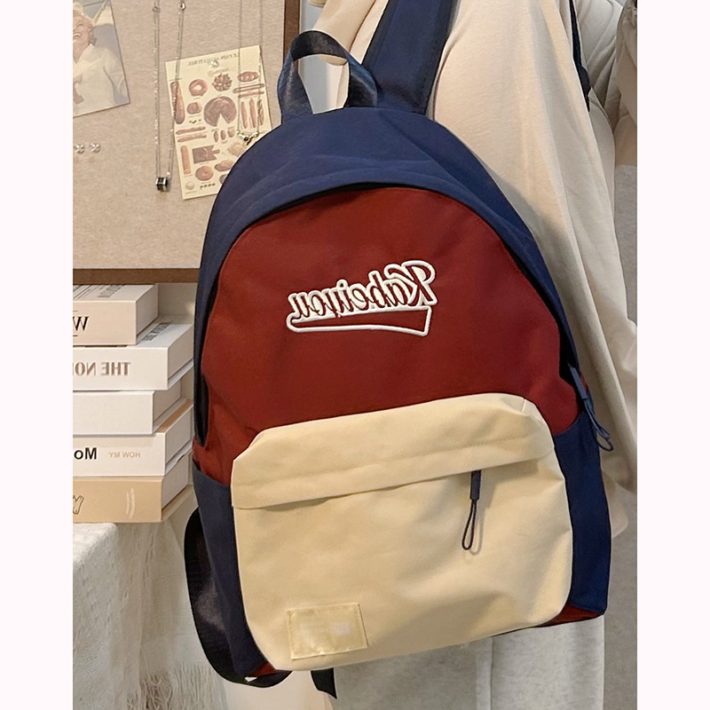 New school bag for primary school students, American retro school style, simple and elegant middle school backpack with multiple compartments and contrasting colors full figure