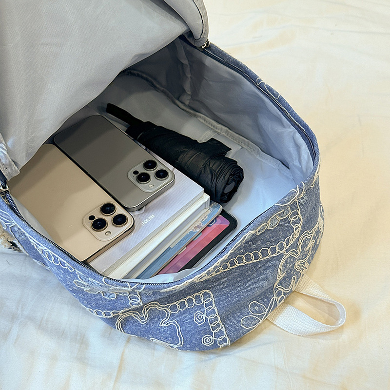 A new high-appearance-level, niche denim backpack for college students, a fashionable, versatile, casual and lightweight backpack for travel and commuting Application Scenario