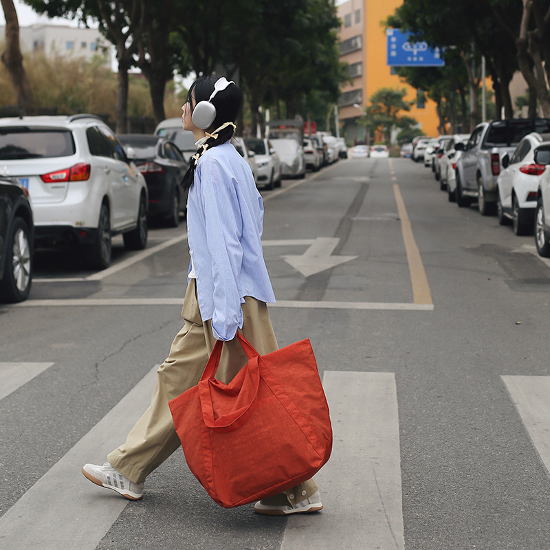 Simple and relaxed large-capacity bag, women's single-shoulder fashionable handbag, ins laid-back style, versatile crossbody tote bag details Picture
