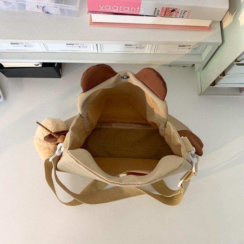 Cute little animal cartoon single-shoulder bag 2024 new style Japanese female student versatile large-capacity crossbody bag trend Application Scenario