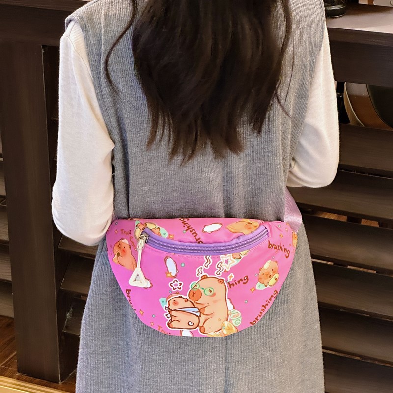Winter new Korean-style children's waist bag, cute cartoon clothing and accessories for babies, coin purse, fashionable chest bag for kindergarten Application Scenario
