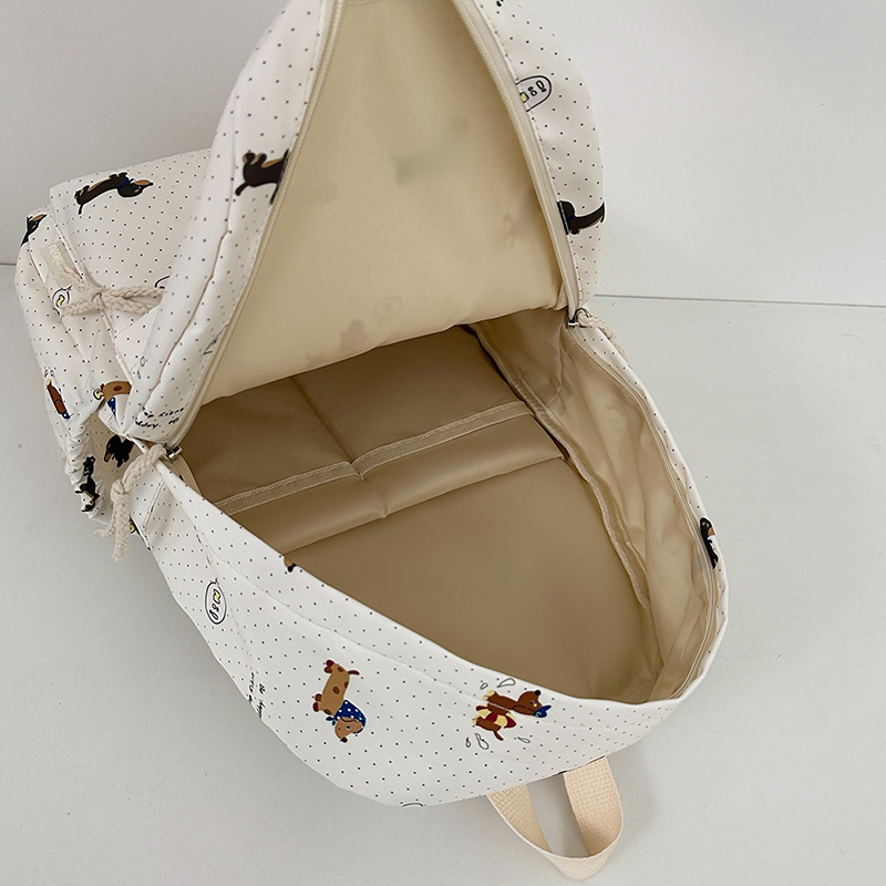 The new Instags-style Japanese backpack is cute for girls. It's a fresh and sweet backpack for junior and senior high school students and college students Application Scenario