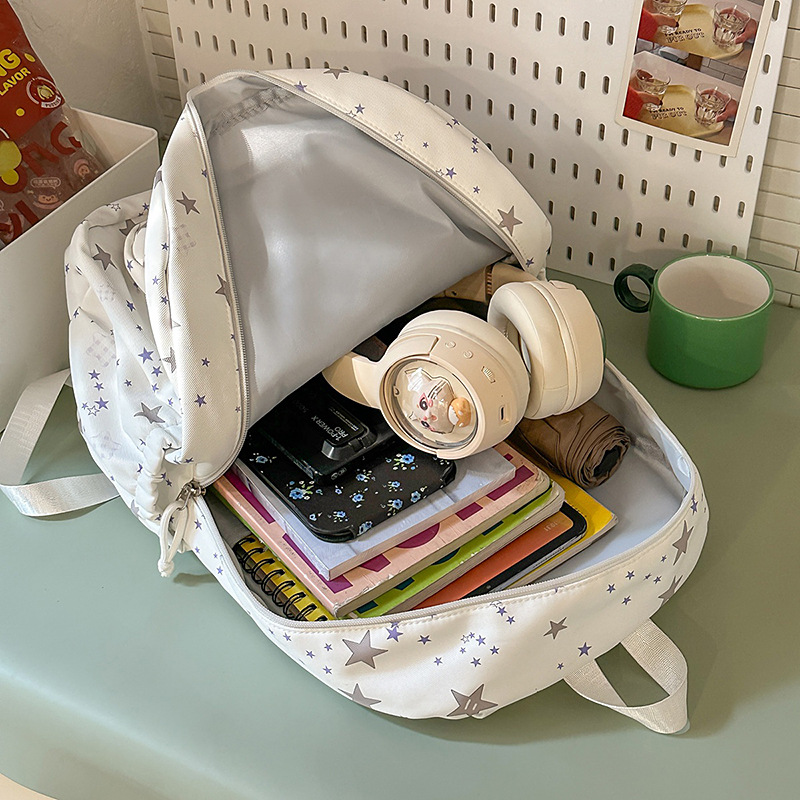 A fresh and cute candy-colored new Japanese-style star-patterned pain bag for junior and senior high school students, with a large capacity backpack Application Scenario