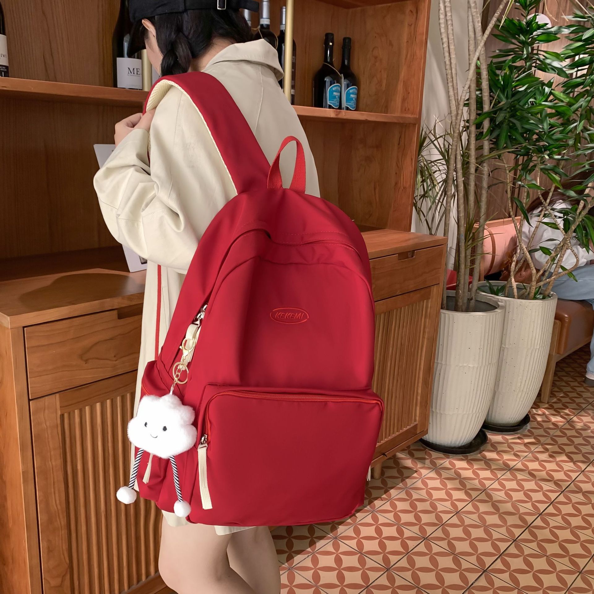 A Japanese-style InS-style soft girl backpack with a high level of appearance, solid color, simple and casual. It is a college student commuting backpack for classes full figure
