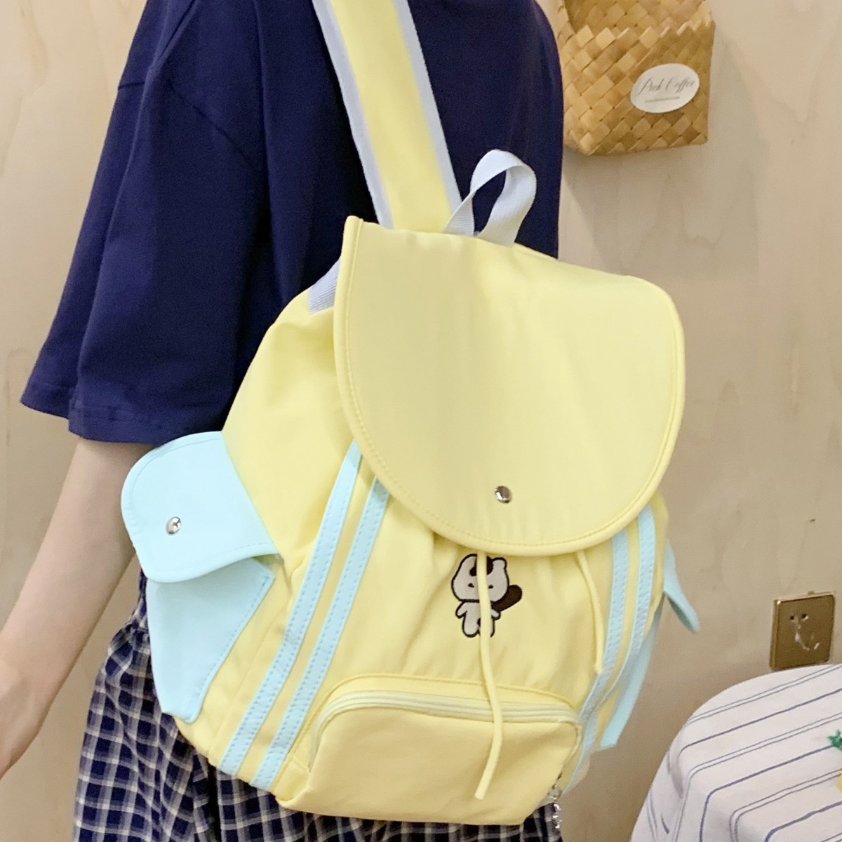 Japanese-style ins schoolbag for female college students, a niche drawstring backpack with a drawstring opening, lightweight and large-capacity backpack for junior and senior high school students details Picture