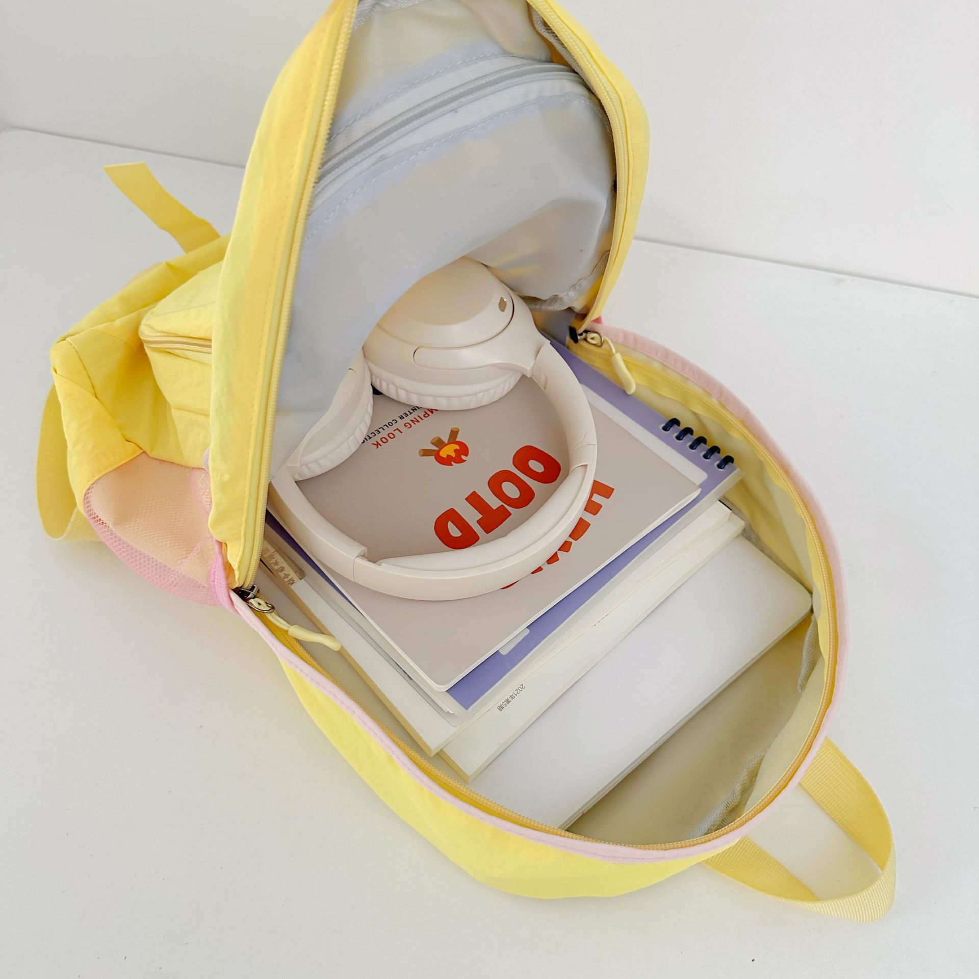 The new Japanese-style high-appearance-level solid-color backpack is simple, fresh, casual and has a large capacity, suitable for junior and senior high school students Application Scenario