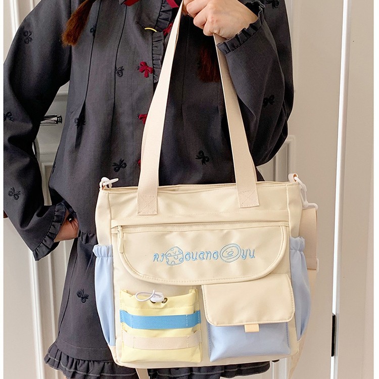 A new Japanese-style schoolgirl handbag with a fresh, sweet and cute look. It's a color-matched crossbody bag for college students going out for shopping full figure