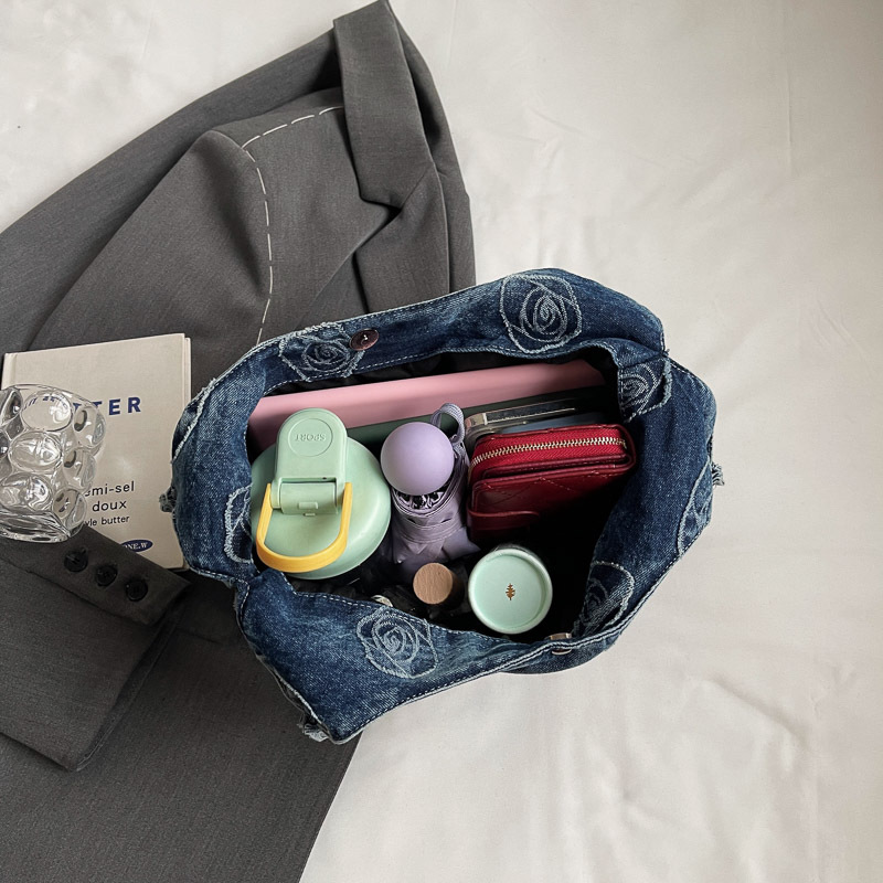 Original homemade rose denim color-blocking drawstring bag, dopamine chain bag, a laid-back and trendy crossbody bag for a strong female lead Specification drawing