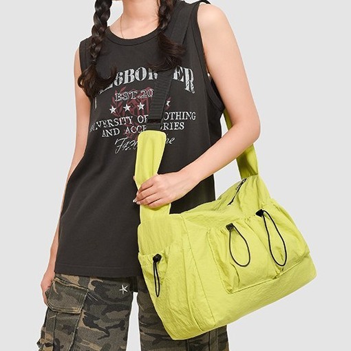 New high-appeartion-level outdoor commuting tote bag, travel bag, women's casual, simple, light and versatile, large-capacity crossbody bag full figure