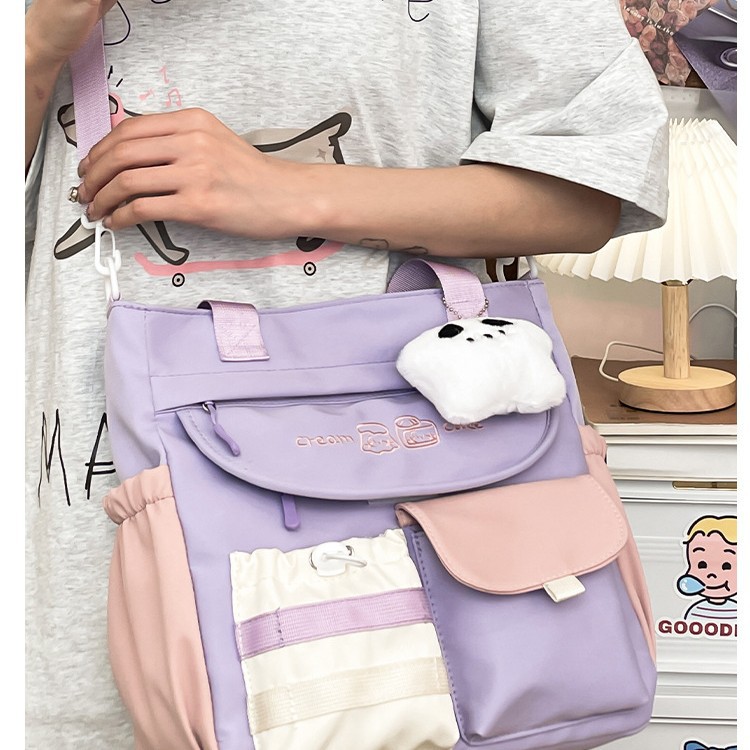A cute Japanese-style large-capacity crossbody bag with contrasting colors, a versatile and casual tutorial bag for junior and senior high school students to carry on their way to and from school full figure