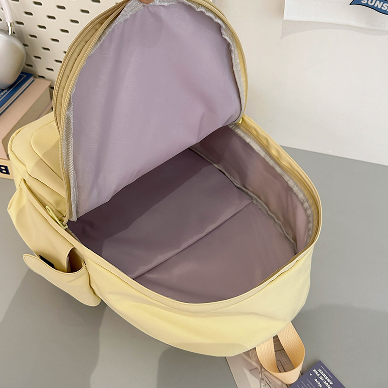 The schoolbag is an Instagram female Korean college student with a high level of appearance, simple and solid color, versatile backpack, and a lightweight Japanese-style travel backpack Application Scenario