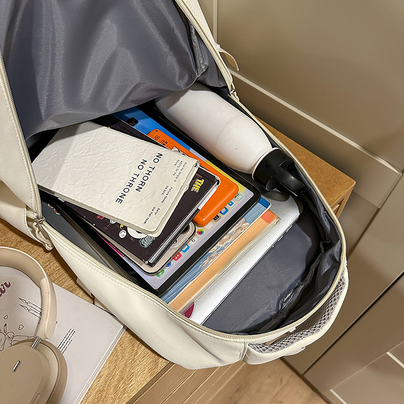 A new high-appeal, fresh and sweet tutorial bag from Korean Instagram, a lightweight travel backpack for junior and senior high school students with a large capacity Application Scenario