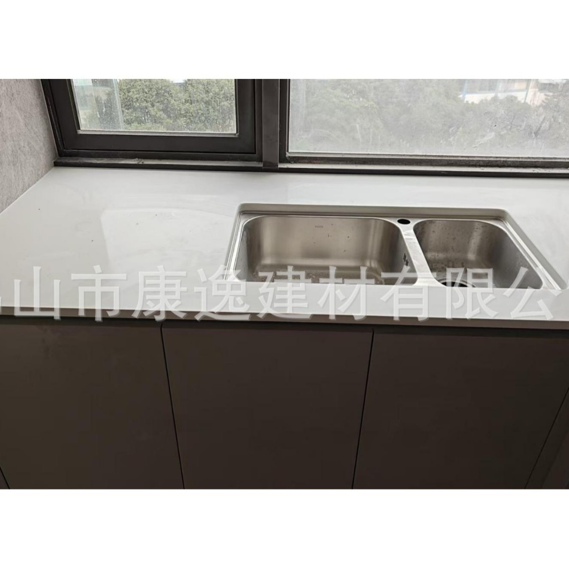 Direct sales of quartz kitchen countertops from the manufacturer Item Picture