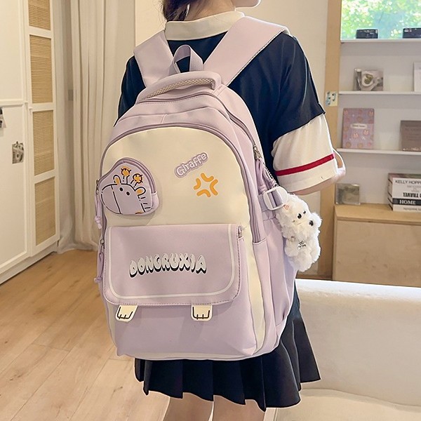 A new Japanese-style backpack with a high level of appearance, fresh, sweet and cute giraffe-shaped design. It is a lightweight and large-capacity backpack for junior and senior high school students details Picture