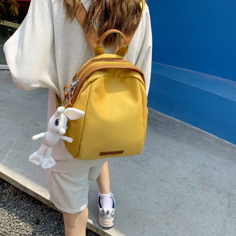 Simple commuting mom single-shoulder bag, fashionable travel backpack for going out, mini school bag for college students, versatile backpack details Picture
