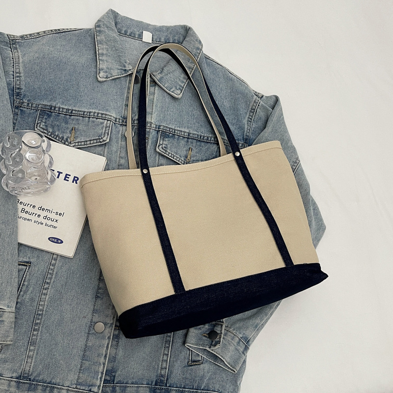 Large-capacity tote bag for women, 2025 new style casual hand-carry commuting canvas bag, versatile student shoulder bag for class Application Scenario