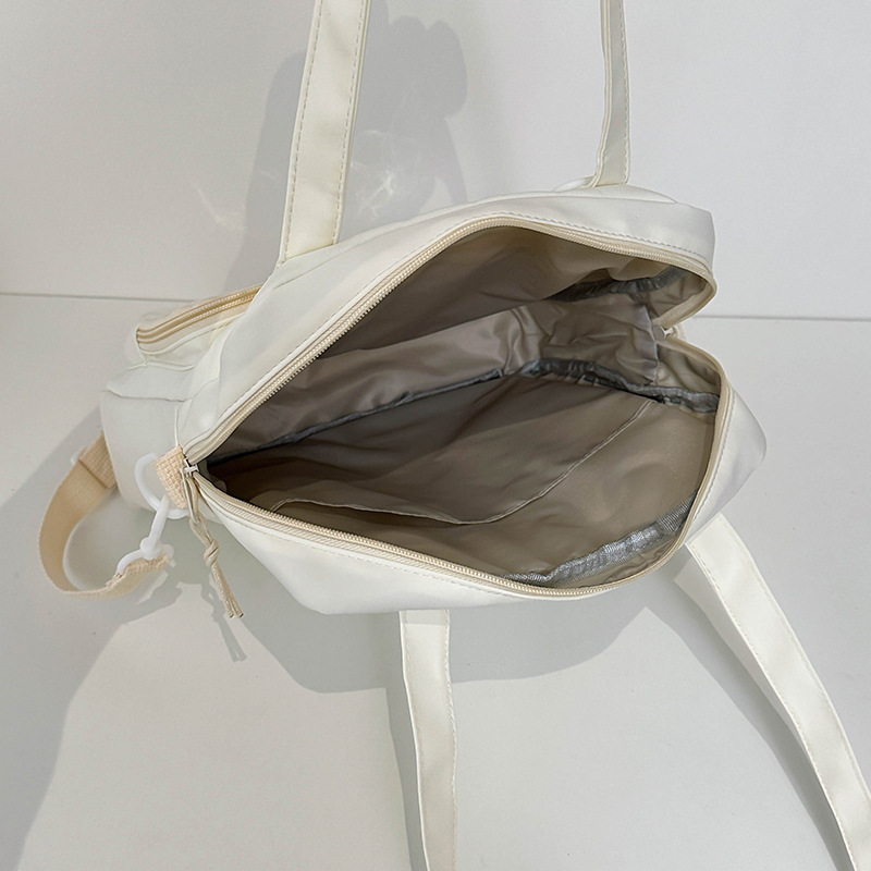 Japanese-style pain bag, 2D girl single-shoulder bag, new transparent student commuting and after-school bag, large-capacity backpack Application Scenario