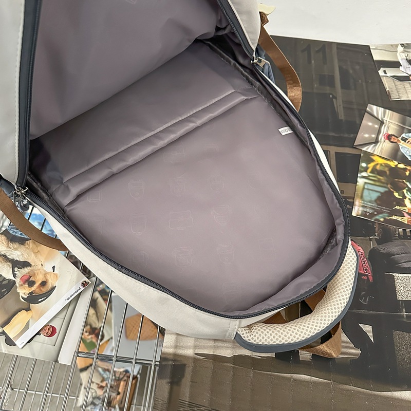 High-appearation-level trendy casual couple travel backpacks, large-capacity backpacks for junior and senior high school students with multiple compartments, men Application Scenario
