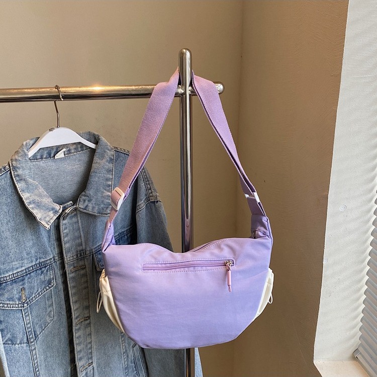 The pleated cloud bag is a new spring 2025 model for women, featuring a niche design. It comes in a dumpling bag and has a large capacity for commuting Application Scenario