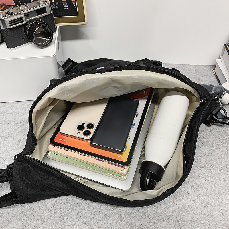 Cool couple single-shoulder bag 2025 new style casual, simple, light and versatile commuting and outings cycling bag crossbody bag Application Scenario