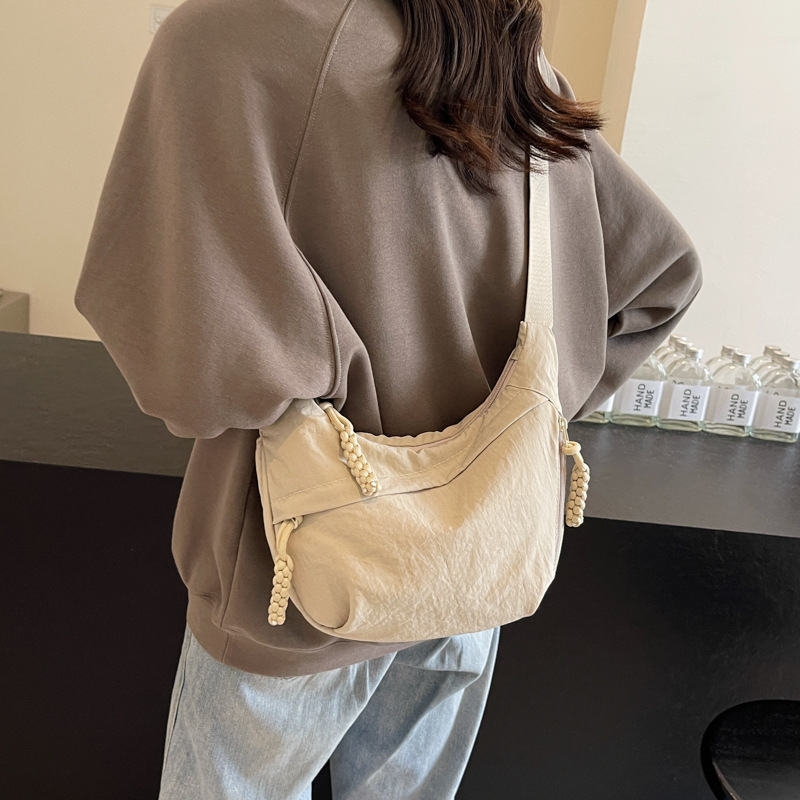 Large-capacity commuting crossbody canvas bag for women, Spring 2025 new style, casual and versatile, student dumpling bag full figure