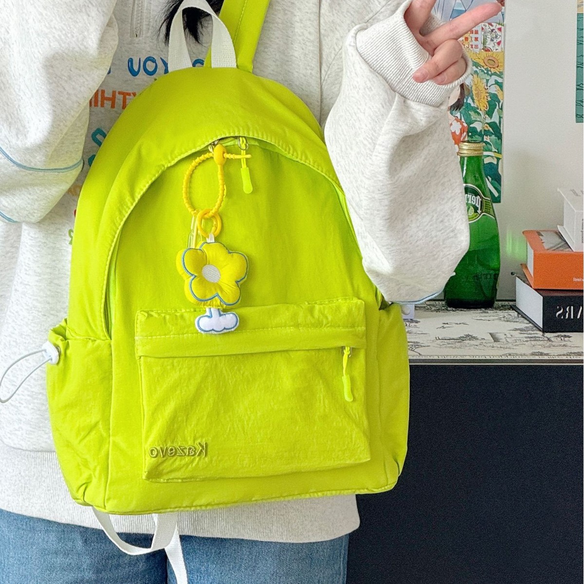 The new fresh and clean backpack features a high level of appearance. It is a solid color, casual and versatile, lightweight travel nylon backpack with a fresh and sweet taste full figure