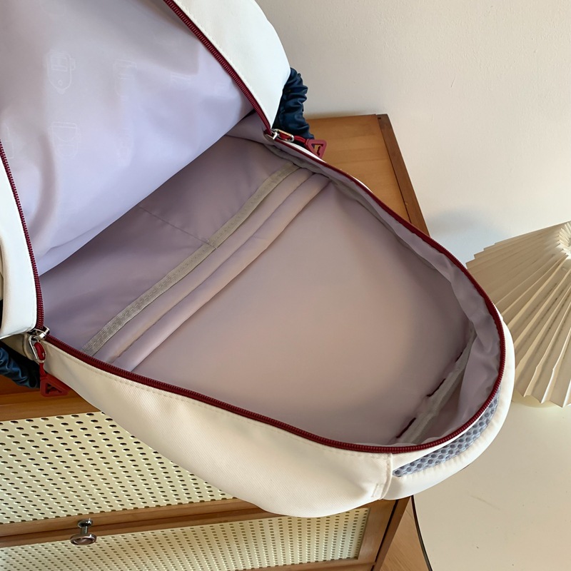A large-capacity schoolbag for girls, a Korean-style campus Instagram color-blocking backpack for junior high school students, and a backpack for primary school students from grades three to six Application Scenario