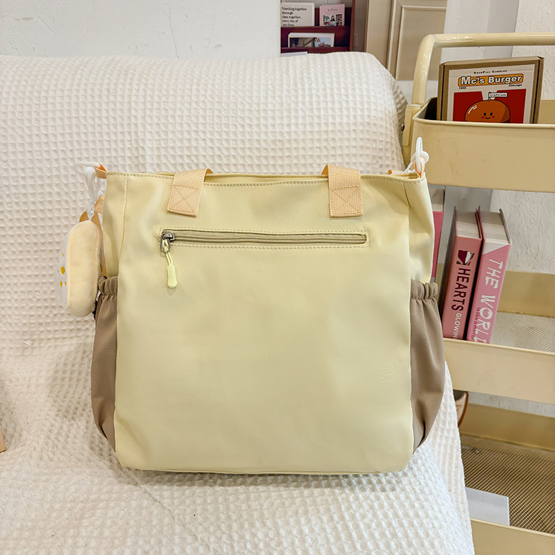 New cute color-blocking large-capacity single-shoulder bag, soft girl hand-held crossbody bag, high appearance level student make-up class bag Specification drawing