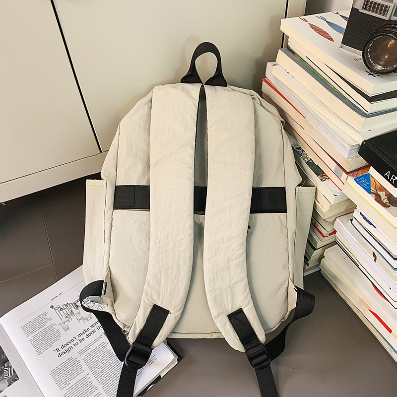 Korean-style ins high-appearance-level cool solid color backpacks for couples, casual, simple and lightweight travel backpacks with large capacity Application Scenario