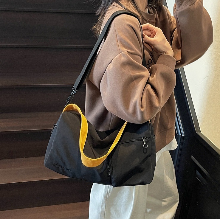 2025 New women's trendy, fashionable, versatile commuter crossbody bag, casual single-shoulder bag, fabric bag, large-capacity casual bag full figure