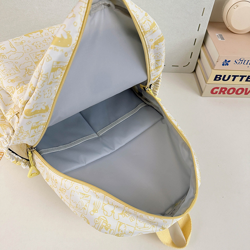 Cute graffiti schoolbag for girls 2024 New Korean version Instagram high appearance level backpack for primary and secondary school students in grades three to six Application Scenario