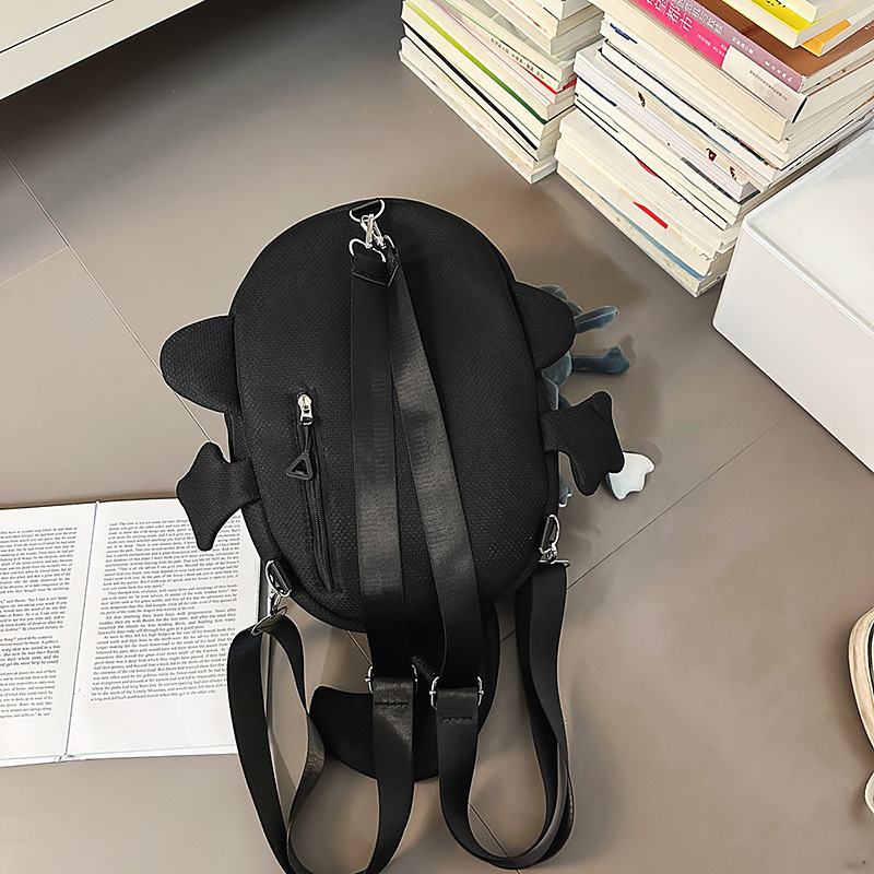 The new Japanese shark backpack is a versatile large-capacity backpack for couples and a trendy, niche backpack for men's casual travel Specification drawing