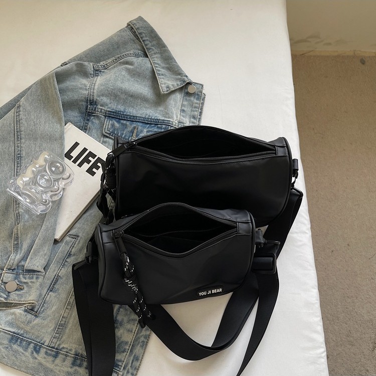 Japanese canvas bags for women, 2025 new style simple and casual crossbody bag for men, sports single-shoulder bag for students, tote bag Application Scenario