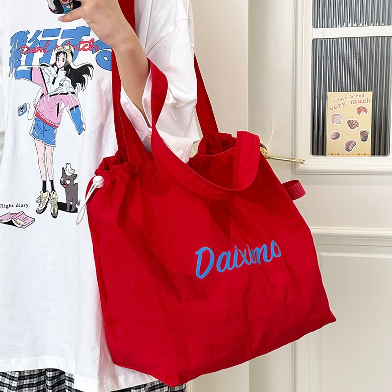 A new Korean version of a high-appeal lettered crossbody bag, suitable for women's casual and simple outdoor commuting, with a large capacity details Picture