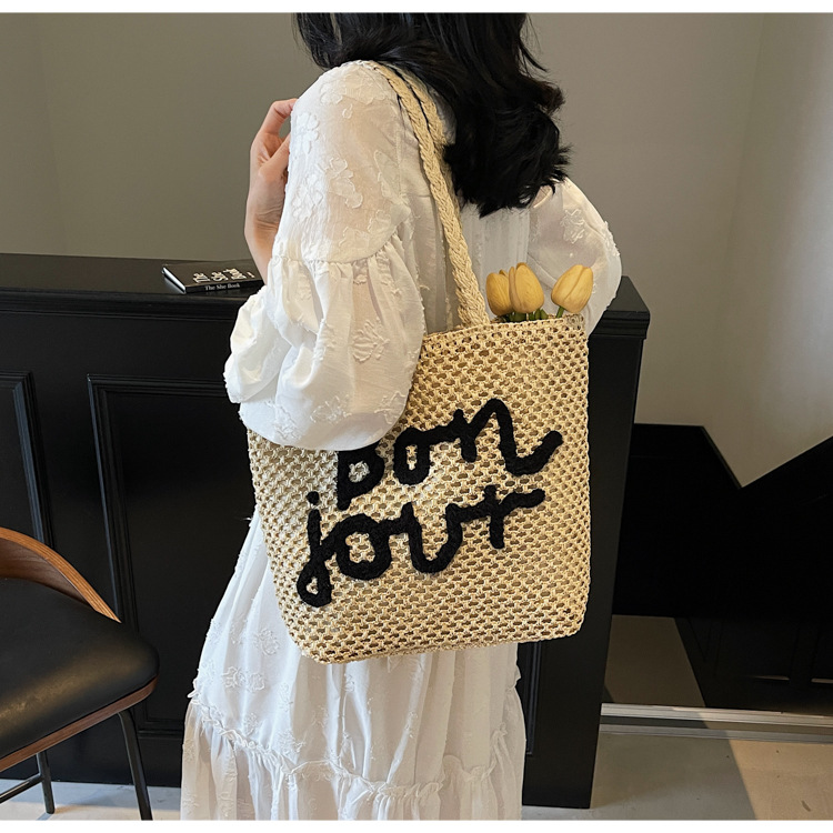 Letter-embroidered woven bag for women, Spring/Summer 2025 new vacation-style hollowed-out single-shoulder bag, fashionable and simple beach bag full figure