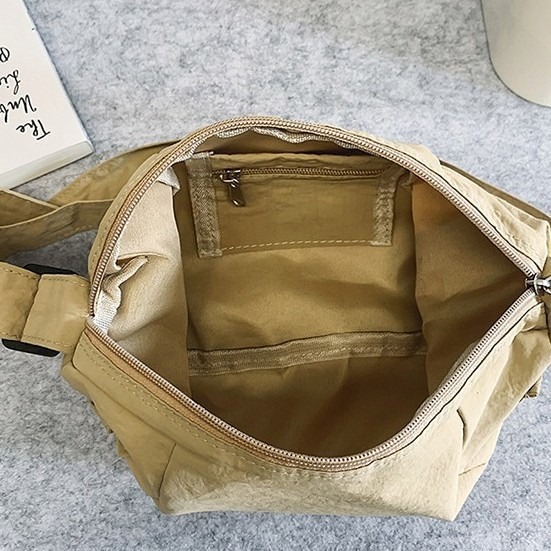 2025 New couple trendy brand versatile single-shoulder bag, casual and lightweight workwear-style crossbody bag, outdoor sports Application Scenario