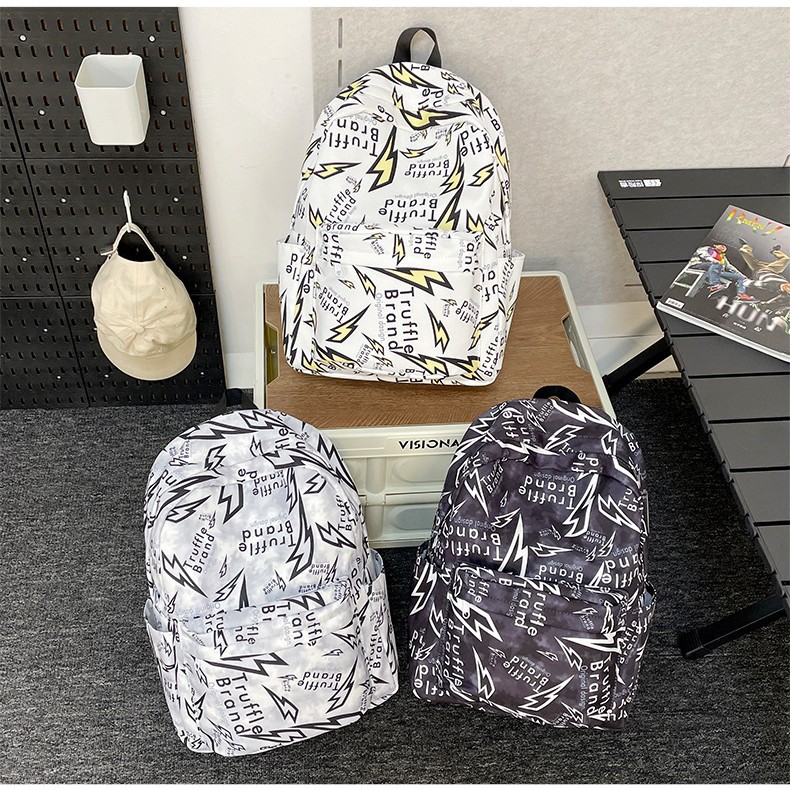 Korean version Haraju-style junior high school student graffiti backpack, large-capacity casual travel bag, gender-specific schoolbag Application Scenario