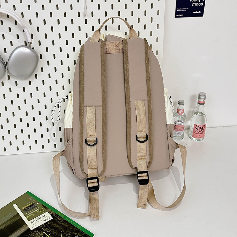 The new backpack 2024 is a lightweight and casual backpack with a mountain style and a high level of appearance. It is a color-blocking, drawstring, and outdoor sports backpack Specification drawing